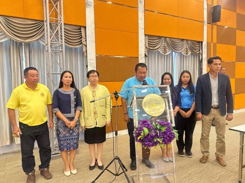 ผู้บริหารเทศบาลนครแม่สอด ให้โอวาทแก่ผู้ฝึกสอนนักกีฬาและนักกีฬา ที่เข้าร่วมการแข่งขันกีฬานักเรียน องค์กรปกครองส่วนท้องถิ่นแห่งประเทศไทย ครั้งที่ 39