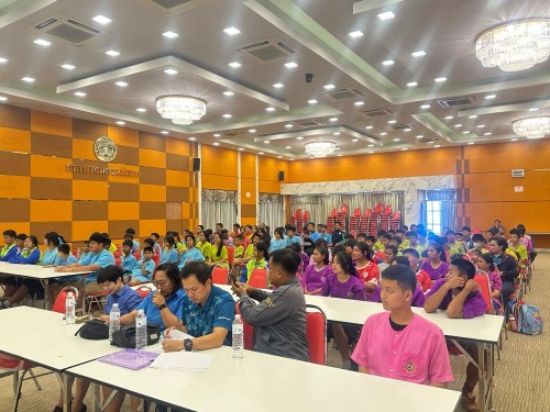 ผู้บริหารเทศบาลนครแม่สอด ให้โอวาทแก่ผู้ฝึกสอนนักกีฬาและนักกีฬา ที่เข้าร่วมการแข่งขันกีฬานักเรียน องค์กรปกครองส่วนท้องถิ่นแห่งประเทศไทย ครั้งที่ 39