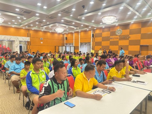 ผู้บริหารเทศบาลนครแม่สอด ให้โอวาทแก่ผู้ฝึกสอนนักกีฬาและนักกีฬา ที่เข้าร่วมการแข่งขันกีฬานักเรียน องค์กรปกครองส่วนท้องถิ่นแห่งประเทศไทย ครั้งที่ 39