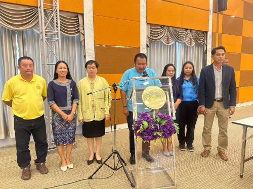 ผู้บริหารเทศบาลนครแม่สอด ให้โอวาทแก่ผู้ฝึกสอนนักกีฬาและนักกีฬา ที่เข้าร่วมการแข่งขันกีฬานักเรียน องค์กรปกครองส่วนท้องถิ่นแห่งประเทศไทย ครั้งที่ 39