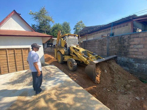 กองช่างสุขาภิบาลร่วมกับงานป้องกันฯ สูบน้ำท่อระบายน้ำอุดตัน บริเวณ ถ.ชิดวนา ซ.7 (ซอยมะเท) ตรงข้ามโรงเรียนแม่สอด