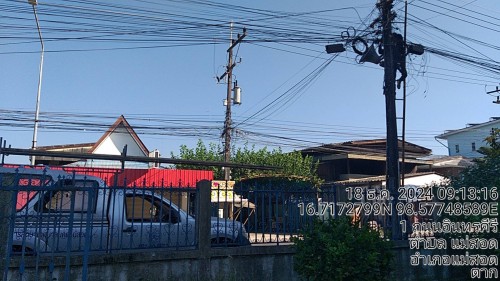 เจ้าหน้าที่กองยุทธศาสตร์และงบประมาณ ดำเนินการตามคำร้องขอติดตั้ง และซ่อมแซมเคเบิ้ลทีวี เพื่อการศึกษาเทศบาลนครแม่สอด