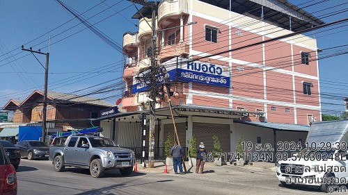 เจ้าหน้าที่กองยุทธศาสตร์และงบประมาณ ดำเนินการตามคำร้องขอตรวจสอบ และซ่อมแซมเคเบิ้ลทีวี เพื่อการศึกษาเทศบาลนครแม่สอด
