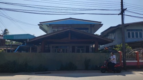 เจ้าหน้าที่กองยุทธศาสตร์และงบประมาณ ดำเนินการตามคำร้องขอติดตั้ง และซ่อมแซมเคเบิ้ลทีวี เพื่อการศึกษาเทศบาลนครแม่สอด