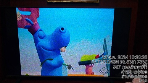 เจ้าหน้าที่กองยุทธศาสตร์และงบประมาณ ดำเนินการตามคำร้องขอติดตั้ง และซ่อมแซมเคเบิ้ลทีวี เพื่อการศึกษาเทศบาลนครแม่สอด