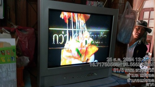 เจ้าหน้าที่กองยุทธศาสตร์และงบประมาณ ดำเนินการตามคำร้องขอติดตั้ง และซ่อมแซมเคเบิ้ลทีวี เพื่อการศึกษาเทศบาลนครแม่สอด