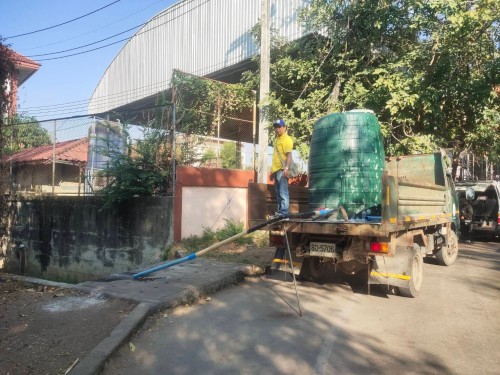 ลงน้ำหมัก  EM  บริเวณรางระบายน้ำหลังโรงเรียนสรรพวิทยาคม