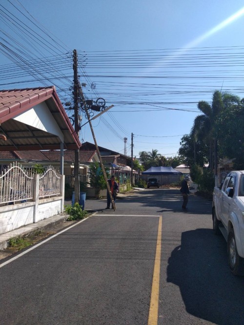 เจ้าหน้าที่กองยุทธศาสตร์และงบประมาณ ดำเนินการตามคำร้องขอติดตั้ง และซ่อมแซมเคเบิ้ลทีวี เพื่อการศึกษาเทศบาลนครแม่สอด