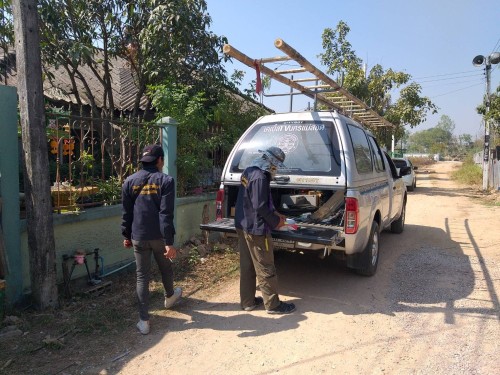 เจ้าหน้าที่กองยุทธศาสตร์และงบประมาณ ดำเนินการตามคำร้องขอติดตั้ง และซ่อมแซมเคเบิ้ลทีวี เพื่อการศึกษาเทศบาลนครแม่สอด