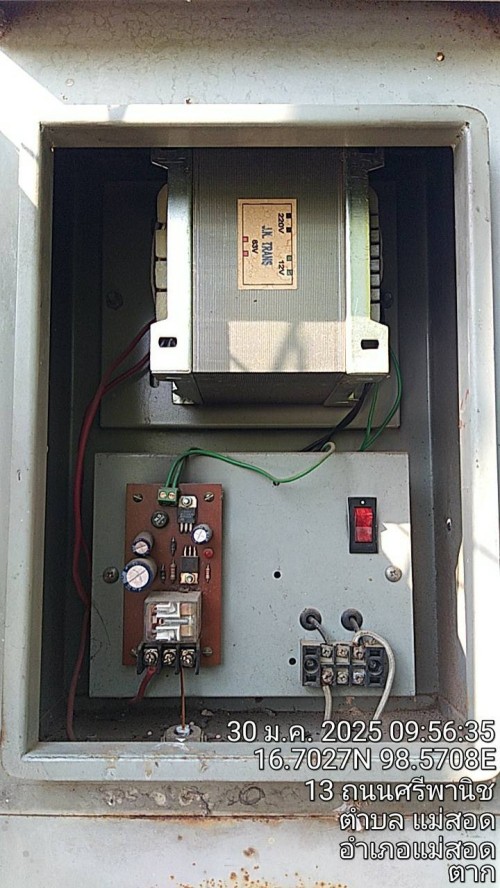 เจ้าหน้าที่กองยุทธศาสตร์และงบประมาณ ดำเนินการตามคำร้องขอติดตั้ง และซ่อมแซมเคเบิ้ลทีวี เพื่อการศึกษาเทศบาลนครแม่สอด