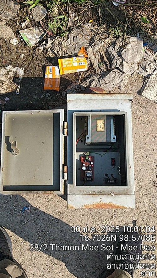 เจ้าหน้าที่กองยุทธศาสตร์และงบประมาณ ดำเนินการตามคำร้องขอติดตั้ง และซ่อมแซมเคเบิ้ลทีวี เพื่อการศึกษาเทศบาลนครแม่สอด