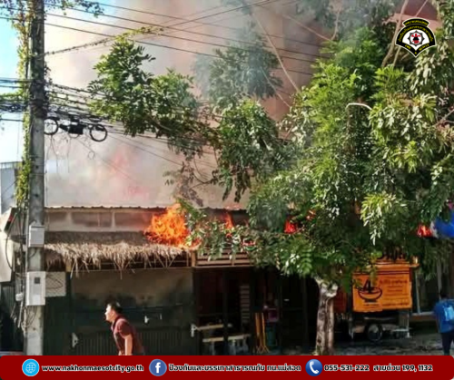 ดับเพลิงนครแม่สอด ออกระงับเหตุเพลิงไหม้ร้านอาหาร ใกล้เคียงน้ำปิงปศุสัตว์ ถนนยอดข้าว