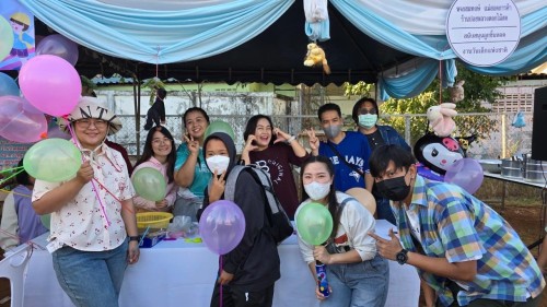 เข้าร่วมจัดกิจกรรมวันเด็กแห่งชาติ ได้นำขนมและลูกชิ้นแจกให้แก่เด็กๆ