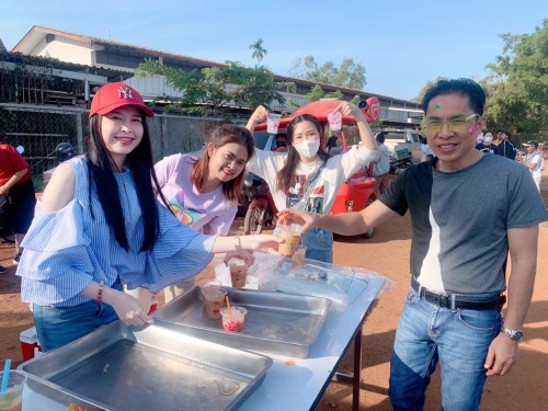 เข้าร่วมจัดกิจกรรมวันเด็กแห่งชาติ ได้นำขนมและลูกชิ้นแจกให้แก่เด็กๆ