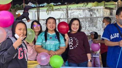 เข้าร่วมจัดกิจกรรมวันเด็กแห่งชาติ ได้นำขนมและลูกชิ้นแจกให้แก่เด็กๆ