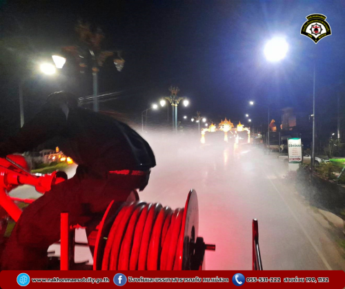 ดับเพลิงนครแม่สอด ดำเนินการฉีดพ่นละอองน้ำ เพื่อลดปริมาณฝุ่นละออง PM 2.5 ในอากาศ