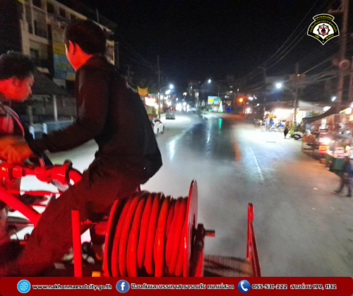 ดับเพลิงนครแม่สอด ดำเนินการฉีดพ่นละอองน้ำ เพื่อลดปริมาณฝุ่นละออง PM 2.5 ในอากาศ