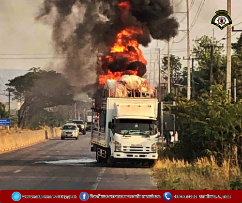 ดับเพลิงนครแม่สอด ออกระงับเหตุเพลิงไหม้รถบรรทุกขนเครื่องเล่นสวนสนุก ใกล้เคียงปั๊มน้ำมัน NORTH เขตพื้นที่แม่กุ