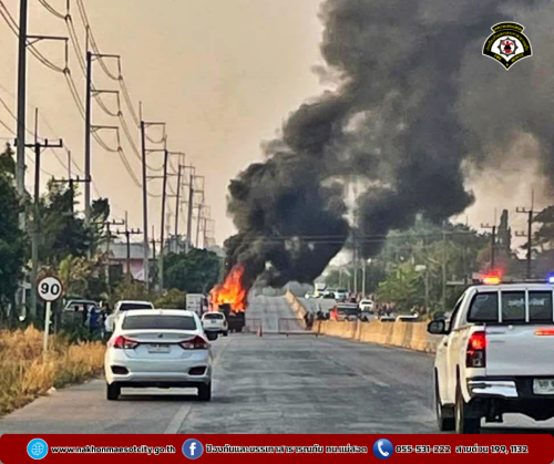 ดับเพลิงนครแม่สอด ออกระงับเหตุเพลิงไหม้รถบรรทุกขนเครื่องเล่นสวนสนุก ใกล้เคียงปั๊มน้ำมัน NORTH เขตพื้นที่แม่กุ