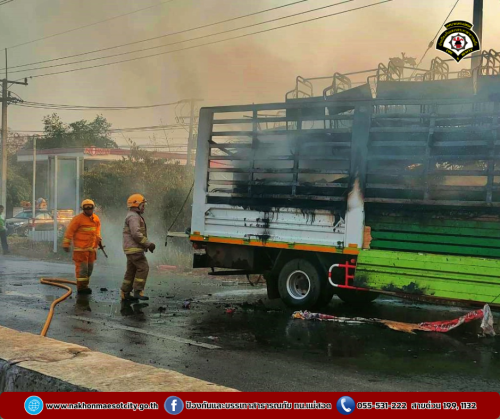 ดับเพลิงนครแม่สอด ออกระงับเหตุเพลิงไหม้รถบรรทุกขนเครื่องเล่นสวนสนุก ใกล้เคียงปั๊มน้ำมัน NORTH เขตพื้นที่แม่กุ