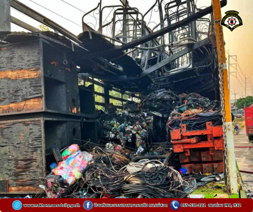 ดับเพลิงนครแม่สอด ออกระงับเหตุเพลิงไหม้รถบรรทุกขนเครื่องเล่นสวนสนุก ใกล้เคียงปั๊มน้ำมัน NORTH เขตพื้นที่แม่กุ