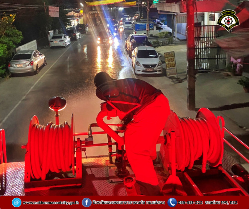  ดับเพลิงนครแม่สอด ดำเนินการฉีดพ่นละอองน้ำ เพื่อลดปริมาณฝุ่นละออง PM 2.5 ในอากาศ