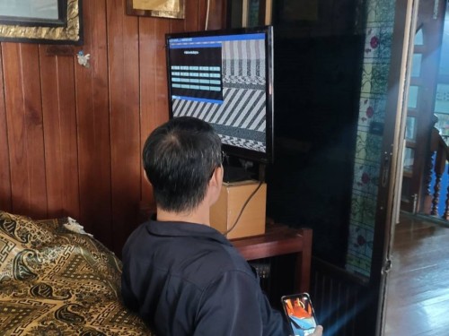 เจ้าหน้าที่กองยุทธศาสตร์และงบประมาณ ดำเนินการตามคำร้องขอติดตั้ง และซ่อมแซมเคเบิ้ลทีวี เพื่อการศึกษาเทศบาลนครแม่สอด