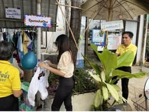 ดำเนินกิจกรรมมุมแบ่งปัน ซึ่งเป็นกิจกรรมการนำทรัพยากรกลับมาใช้ให้เกิดประโยชน์ 