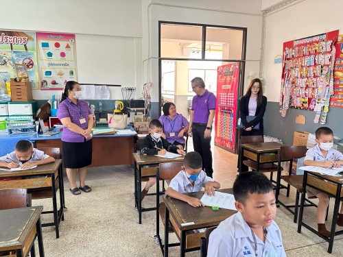 คณะกรรมการตรวจเยี่ยมสนามสอบการประเมินความสามารถด้านการอ่านของผู้เรียน (RT) ชั้นประถมศึกษาปีที่ 1 ปีการศึกษา 2567 ของนักเรียนในสังกัดเทศบาลนครแม่สอด