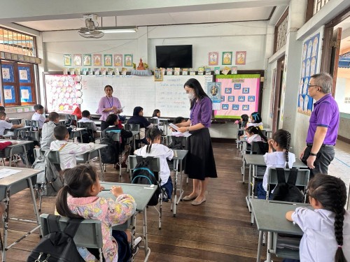 คณะกรรมการตรวจเยี่ยมสนามสอบการประเมินความสามารถด้านการอ่านของผู้เรียน (RT) ชั้นประถมศึกษาปีที่ 1 ปีการศึกษา 2567 ของนักเรียนในสังกัดเทศบาลนครแม่สอด