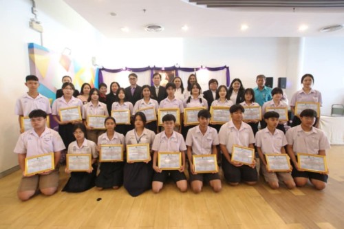 นักเรียนโรงเรียนเทศบาลเฉลิมพระเกียรติฯ ได้รับรางวัลการประกวดวาดภาพเฉลิมพระเกียรติสมเด็จพระกนิษฐา ธิราชเจ้า กรมสมเด็จพระเทพรัตนราชสุดา ฯ สยามบรมราชกุมารี ภายใต้กรอบแนวคิด “เมืองประวัติศาสตร์สุโขทัย: มรดกโลกในมือเยาวชน