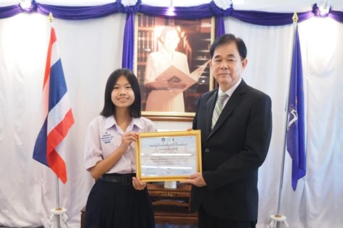 นักเรียนโรงเรียนเทศบาลเฉลิมพระเกียรติฯ ได้รับรางวัลการประกวดวาดภาพเฉลิมพระเกียรติสมเด็จพระกนิษฐา ธิราชเจ้า กรมสมเด็จพระเทพรัตนราชสุดา ฯ สยามบรมราชกุมารี ภายใต้กรอบแนวคิด “เมืองประวัติศาสตร์สุโขทัย: มรดกโลกในมือเยาวชน