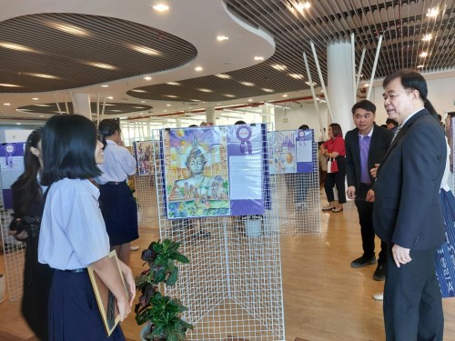 นักเรียนโรงเรียนเทศบาลเฉลิมพระเกียรติฯ ได้รับรางวัลการประกวดวาดภาพเฉลิมพระเกียรติสมเด็จพระกนิษฐา ธิราชเจ้า กรมสมเด็จพระเทพรัตนราชสุดา ฯ สยามบรมราชกุมารี ภายใต้กรอบแนวคิด “เมืองประวัติศาสตร์สุโขทัย: มรดกโลกในมือเยาวชน