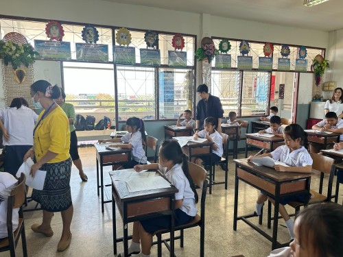 คณะกรรมการตรวจเยี่ยมสนามสอบการประเมินคุณภาพผู้เรียน (NT) ชั้นประถมศึกษาปีที่ 3 ประจำปีการศึกษา 2567 ของนักเรียนในสังกัดเทศบาลนครแม่สอด