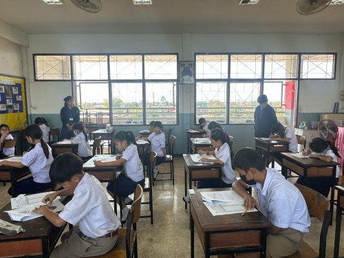 คณะกรรมการตรวจเยี่ยมสนามสอบการประเมินคุณภาพผู้เรียน (NT) ชั้นประถมศึกษาปีที่ 3 ประจำปีการศึกษา 2567 ของนักเรียนในสังกัดเทศบาลนครแม่สอด