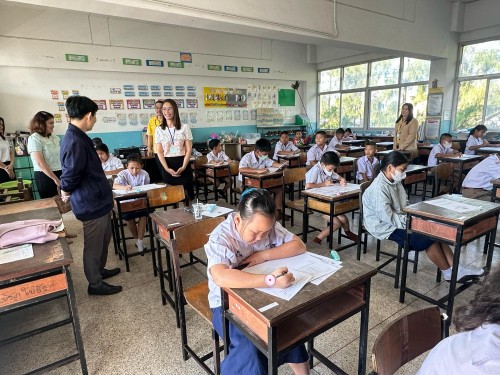 คณะกรรมการตรวจเยี่ยมสนามสอบการประเมินคุณภาพผู้เรียน (NT) ชั้นประถมศึกษาปีที่ 3 ประจำปีการศึกษา 2567 ของนักเรียนในสังกัดเทศบาลนครแม่สอด