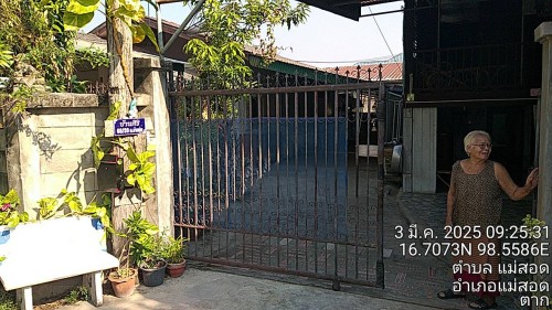 เจ้าหน้าที่กองยุทธศาสตร์และงบประมาณ ดำเนินการตามคำร้องขอติดตั้งเคเบิ้ลทีวี เพื่อการศึกษาเทศบาลนครแม่สอด ชุมชนประชารักษ์