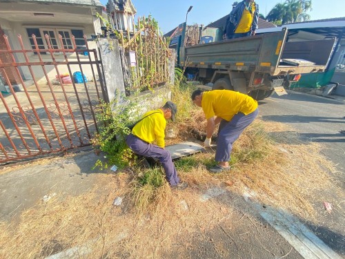 เปลี่ยนฝาท่อระบายน้ำ หมู่บ้านในฝัน (ชุมชนร่วมแรง)