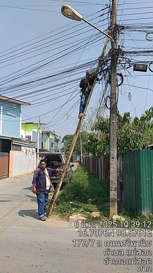 เจ้าหน้าที่กองยุทธศาสตร์และงบประมาณ ดำเนินการตามคำร้อง ขอซ่อมแซมเคเบิ้ลทีวี ชุมชนวัดหลวง