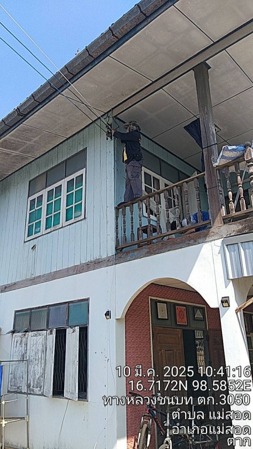 เจ้าหน้าที่กองยุทธศาสตร์และงบประมาณ ดำเนินการตามคำร้อง ขอซ่อมแซมเคเบิ้ลทีวี ชุมชนสันต้นปีน