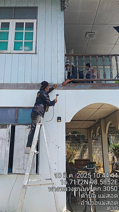 เจ้าหน้าที่กองยุทธศาสตร์และงบประมาณ ดำเนินการตามคำร้อง ขอซ่อมแซมเคเบิ้ลทีวี ชุมชนสันต้นปีน