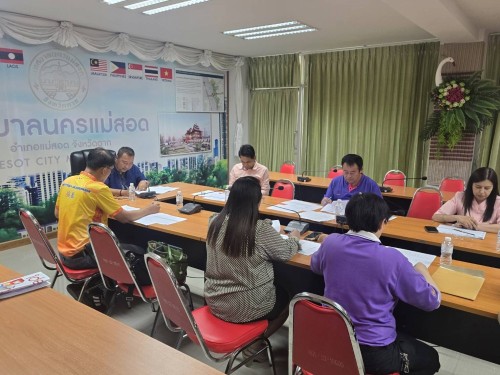 การประชุมคณะกรรมการกลันกรองการประเมินผลการปฏิบัติงานของพนักงานครูและบุคลากรทางการศึกษา สังกัดเทศบาลนครแม่สอด ครั้งที่ 1/2568