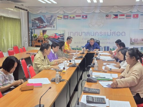 การประชุมคณะกรรมการกลันกรองการประเมินผลการปฏิบัติงานของพนักงานครูและบุคลากรทางการศึกษา สังกัดเทศบาลนครแม่สอด ครั้งที่ 1/2568