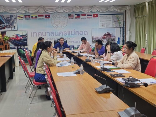 การประชุมคณะกรรมการกลันกรองการประเมินผลการปฏิบัติงานของพนักงานครูและบุคลากรทางการศึกษา สังกัดเทศบาลนครแม่สอด ครั้งที่ 1/2568