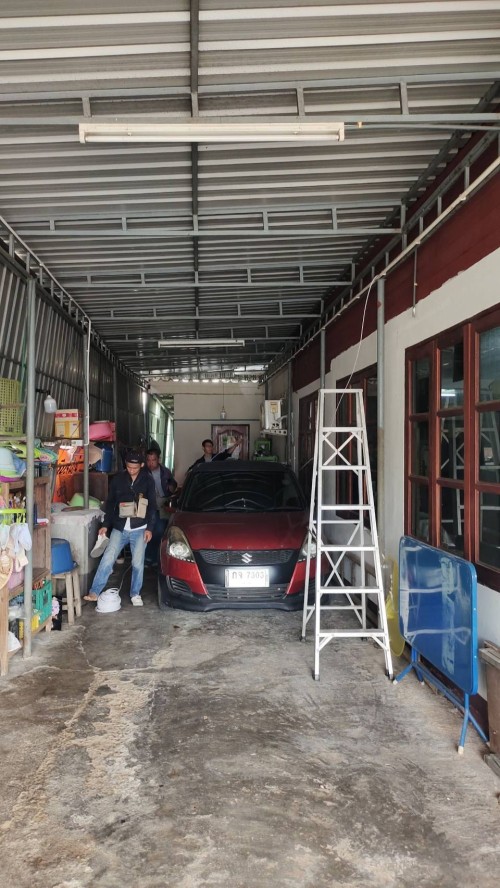 เจ้าหน้าที่กองยุทธศาสตร์และงบประมาณ ดำเนินการตามคำร้อง ขอซ่อมแซมเคเบิ้ลทีวี ชุมชนประชารักษ์