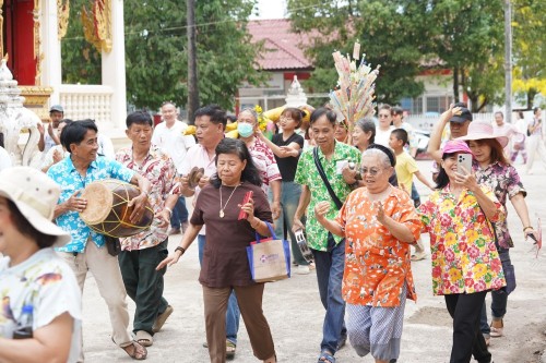 เทศบาลนครแม่สอดร่วมกับวัดดอนแก้วจัดโครงการจัดงานประเพณีแห่ไม้กำ๊สะหลี