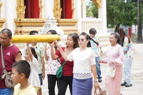 เทศบาลนครแม่สอดร่วมกับวัดดอนแก้วจัดโครงการจัดงานประเพณีแห่ไม้กำ๊สะหลี