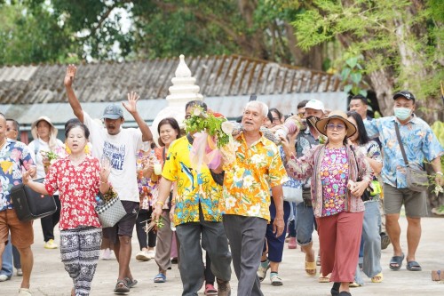เทศบาลนครแม่สอดร่วมกับวัดดอนแก้วจัดโครงการจัดงานประเพณีแห่ไม้กำ๊สะหลี