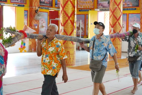 เทศบาลนครแม่สอดร่วมกับวัดดอนแก้วจัดโครงการจัดงานประเพณีแห่ไม้กำ๊สะหลี