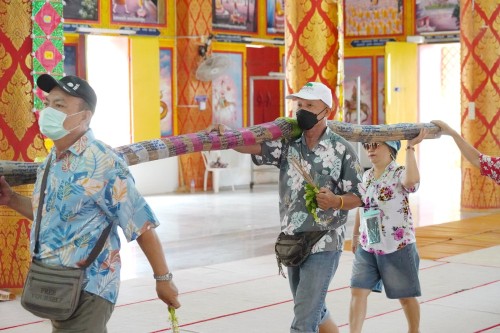 เทศบาลนครแม่สอดร่วมกับวัดดอนแก้วจัดโครงการจัดงานประเพณีแห่ไม้กำ๊สะหลี